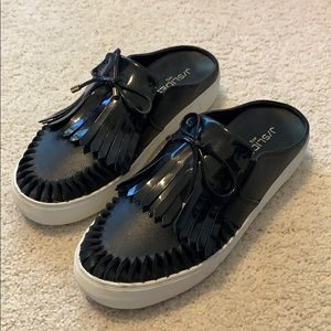 J Slides Amir’s Fringe Mule